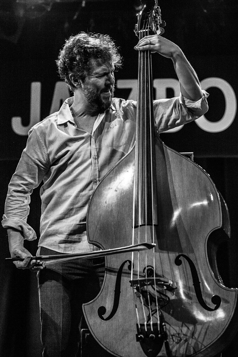 BORDERLANDS TRIO STEPHAN CRUMP - KRIS DAVIS - ERIC MCPHERSON WANDERSPHERE Intakt CD 370 Live at Jazzdor Strasbourg Photo by Patrick Lambin