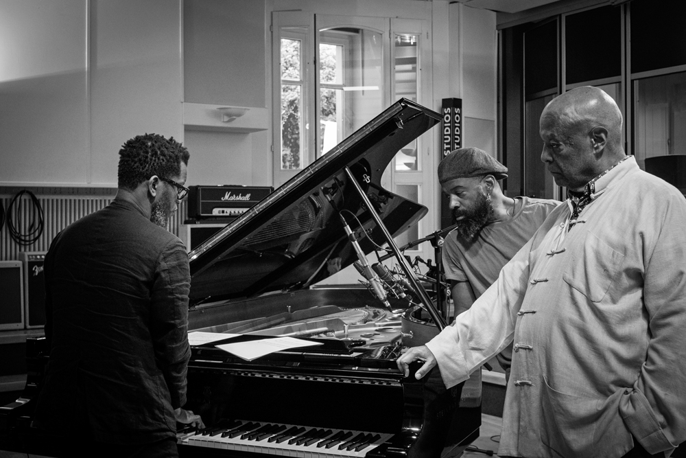 ARUÁN ORTIZ TRIO
WITH BRAD JONES & JOHN BETSCH
SERRANÍAS
SKETCHBOOK FOR PIANO TRIO Photo Palma Fiacco Intakt Records CD 392