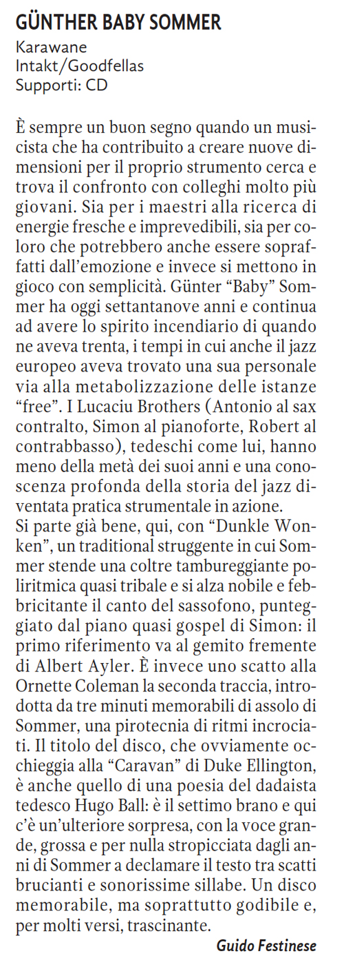 E sempre un buon segno quando un musi-
								cista che ha contribuito a creare nuove di-
								mensioni per il proprio strumento cerca e
								trova il confronto con colleghi molto più
								giovani. Sia per i maestri alla ricerca di
								energie fresche e imprevedibili, sia per co-
								loro che potrebbero anche essere sopraf-
								fatti dall'emozione e invece si mettono in
								gioco con semplicità.