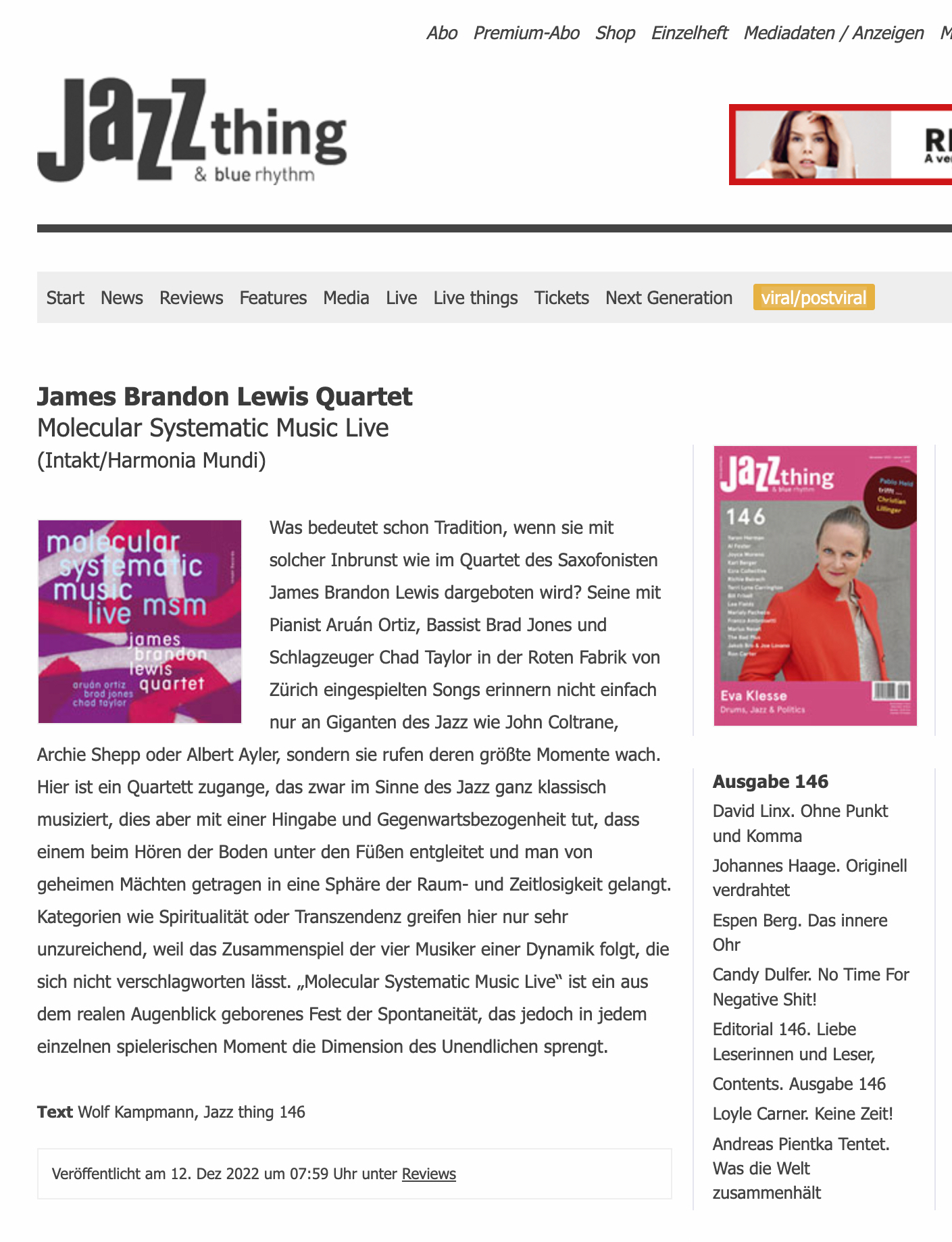 Was bedeutet schon Tradition, wenn sie mit solcher Inbrunst wie im Quartet des Saxofonisten James Brandon Lewis dargeboten wird? Seine mit Pianist Aruán Ortiz, Bassist Brad Jones und Schlagzeuger Chad Taylor in der Roten Fabrik von Zürich eingespielten Songs erinnern nicht einfach nur an Giganten des Jazz wie John Coltrane, Archie Shepp oder Albert Ayler, sondern sie rufen deren größte Momente wach. Hier ist ein Quartett zugange, das zwar im Sinne des Jazz ganz klassisch musiziert, dies aber mit einer Hingabe und Gegenwartsbezogenheit tut, dass einem beim Hören der Boden unter den Füßen entgleitet und man von geheimen Mächten getragen in eine Sphäre der Raum- und Zeitlosigkeit gelangt. Kategorien wie Spiritualität oder Transzendenz greifen hier nur sehr unzureichend, weil das Zusammenspiel der vier Musiker einer Dynamik folgt, die sich nicht verschlagworten lässt. „Molecular Systematic Music Live“ ist ein aus dem realen Augenblick geborenes Fest der Spontaneität, das jedoch in jedem einzelnen spielerischen Moment die Dimension des Unendlichen sprengt.