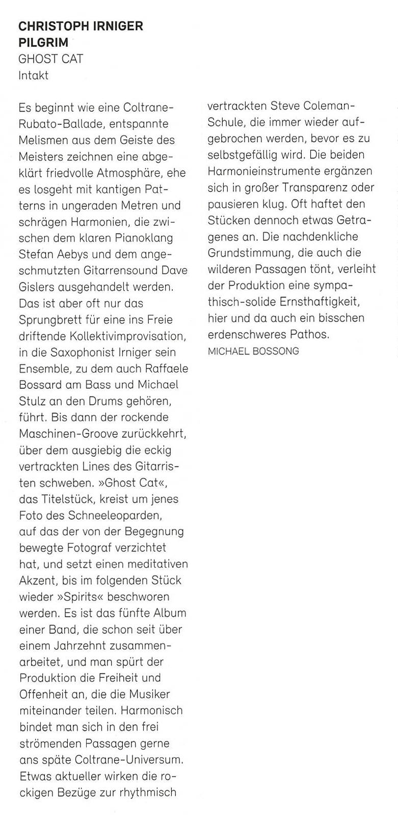 Es beginnt wie eine Coltrane-
										Rubato-Ballade, entspannte
										Melismen aus dem Geiste des
										Misters zeichnen eine abge-
										klärt friedvolle Atmosphäre, che
										es losgeht mit kantigen Pat-
										terns in ungeraden Metren und
										schrägen Harmonien, die zwi-
										schen dem klaren Pianoklang
										Stefan Aebys und dem ange-
										schmutzten Gitarrensound Dave
										Gislers ausgehandelt werden.