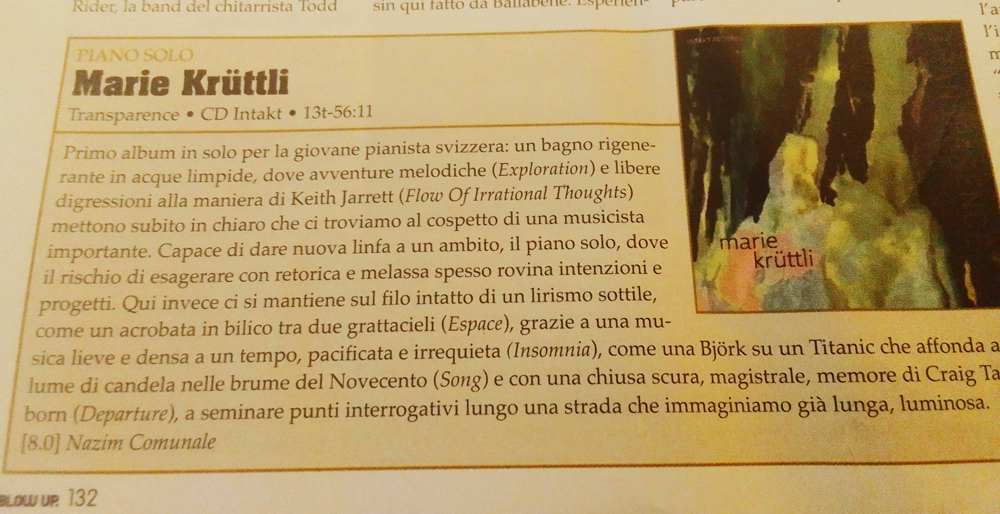 Primo album in solo per la giovane pianista svizzera: un bagno rigene-
								rante in acque limpide, dove avventure melodiche (Exploration) e libere
								digressioni alla maniera di Keith Jarrett (Flow Of Irrational Thoughts)
								mettono subito in chiaro che ci troviamo al cospetto di una musicista
								importante.