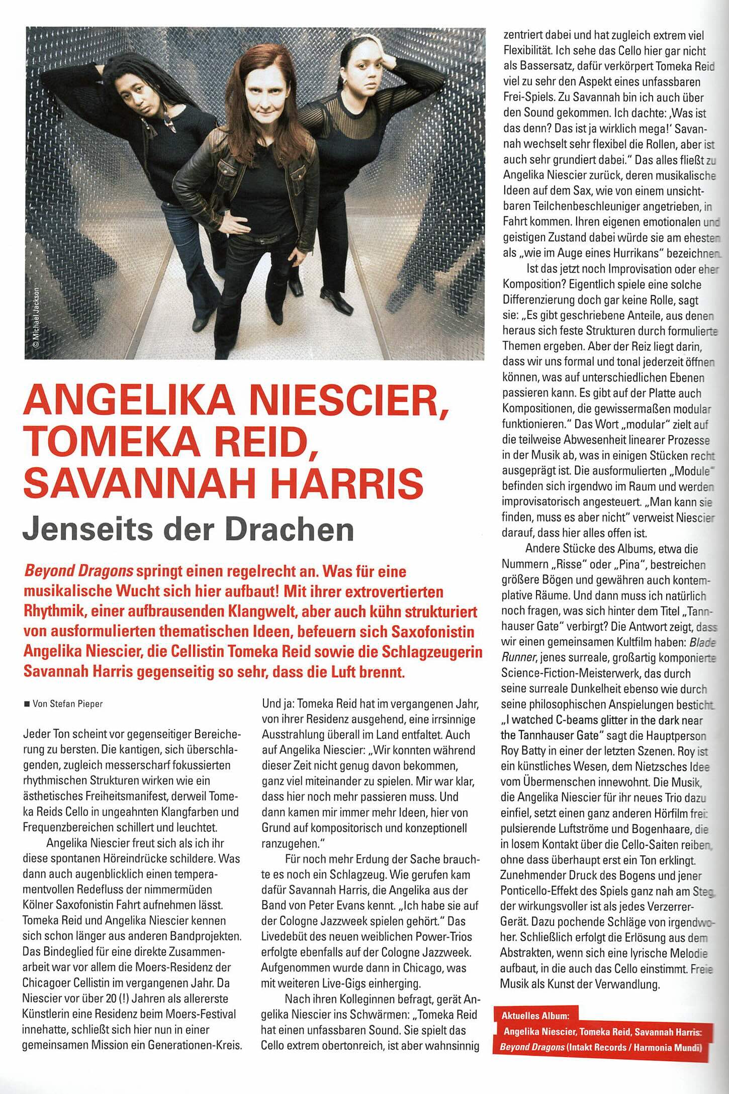 Jeder Ton scheint vor gegenseitiger Bereicherung zu bersten. Die kantigen, sich überschla-genden, zugleich messerscharf fokussierten rhythmischen Strukturen wirken wie ein ästhetisches Freiheitsmanifest, derweil Tome-ka Reids Cello in ungeahnten Klangfarben und Frequenzbereichen schillert und leuchtet.